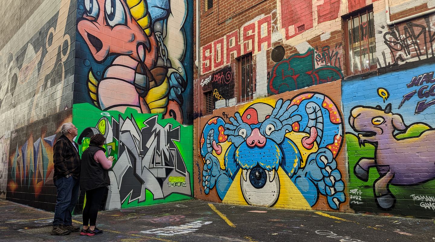 Street art by Jasper Kelly, Deamze, Topsk and Lukan Smith in Bidencopes Lane.